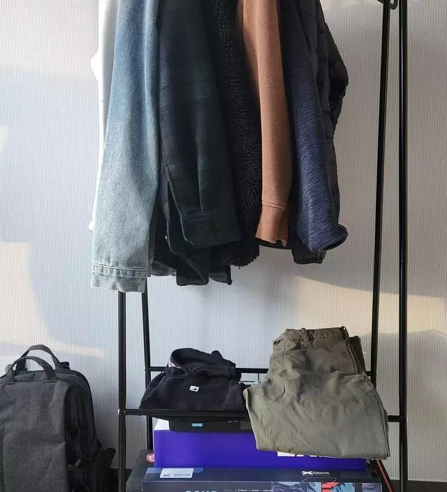 [네이버브랜드스토어 리뷰] 보기에는 약해보이는데 튼튼해요. 심플해서 좋아요.