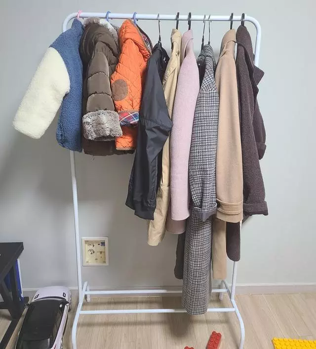 [네이버브랜드스토어 리뷰] 조립이 쉽고 견고하네요. 옷 많이 걸어도 끄덕없어요