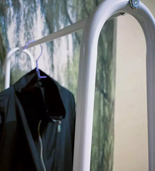 [네이버브랜드스토어 리뷰] 깔끔한 마감을 기대한 건 아니라서 뭐 괜찮아요 사이즈가 안 커서 자투리 공간에 두기 