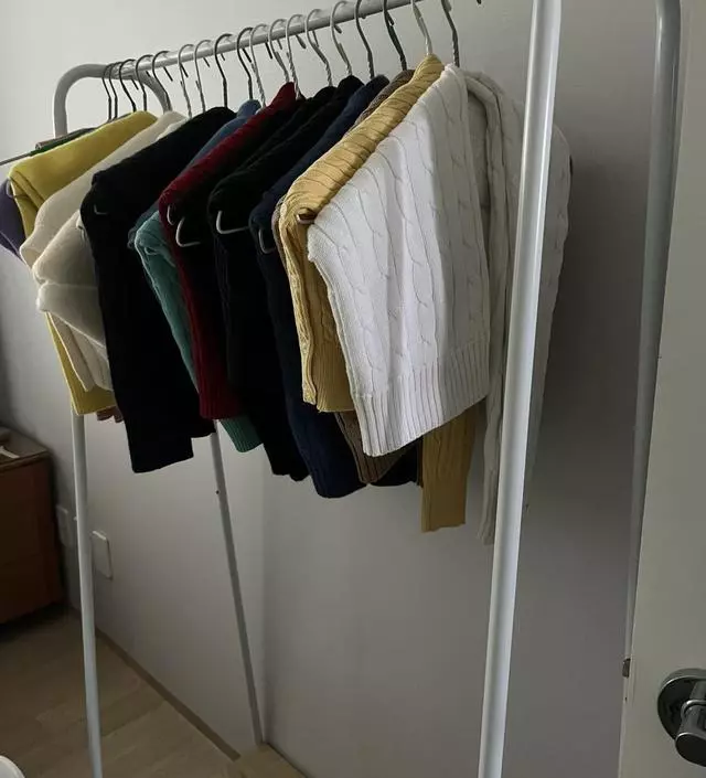 [네이버브랜드스토어 리뷰] 두번째 구입이에요 튼튼하고 심플해서 방에 두어도 깨끗해요 밑에 나무 받침이 유용해요