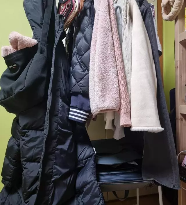 [네이버브랜드스토어 리뷰] 방이 깨끗해졌어요. 이제 의자가 옷걸이가 되는일은 없겠네요