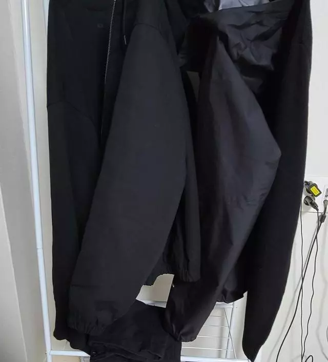 [네이버브랜드스토어 리뷰] 옷도 넉넉하게 걸고 하단에 수납도 할 수 있어 좋아요