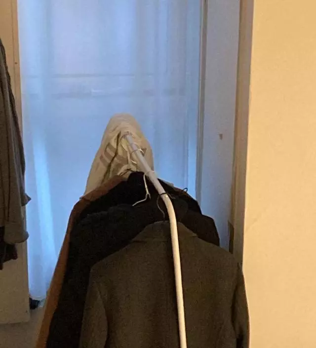 [네이버브랜드스토어 리뷰] 겨울옷이 부피를 많이 차지하다보니 옷장에 안들어가서 급하게 구매했어요 조립도 어렵