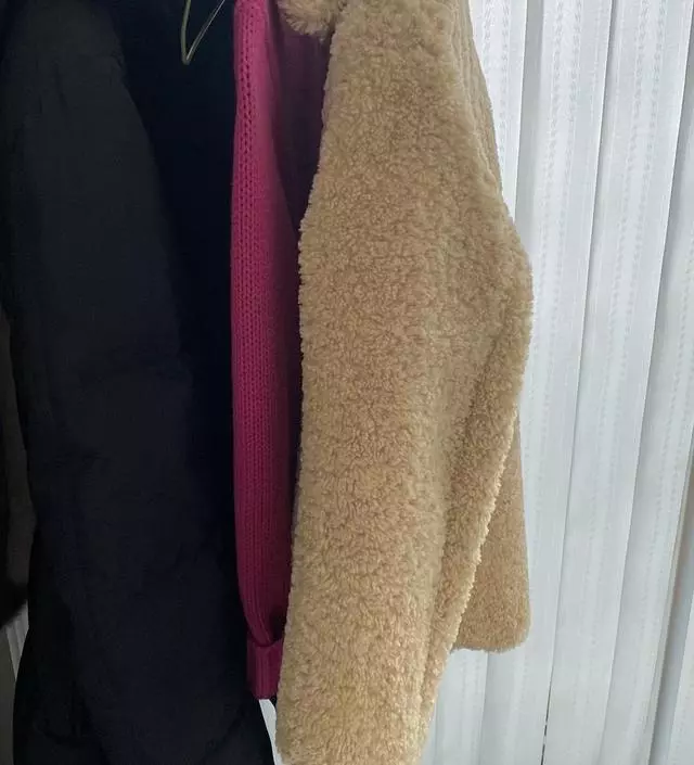 [네이버브랜드스토어 리뷰] 무거운옷은 금방 쓰러질것 같지만 가벼운옷 걸기는 괜찮은거 같아요