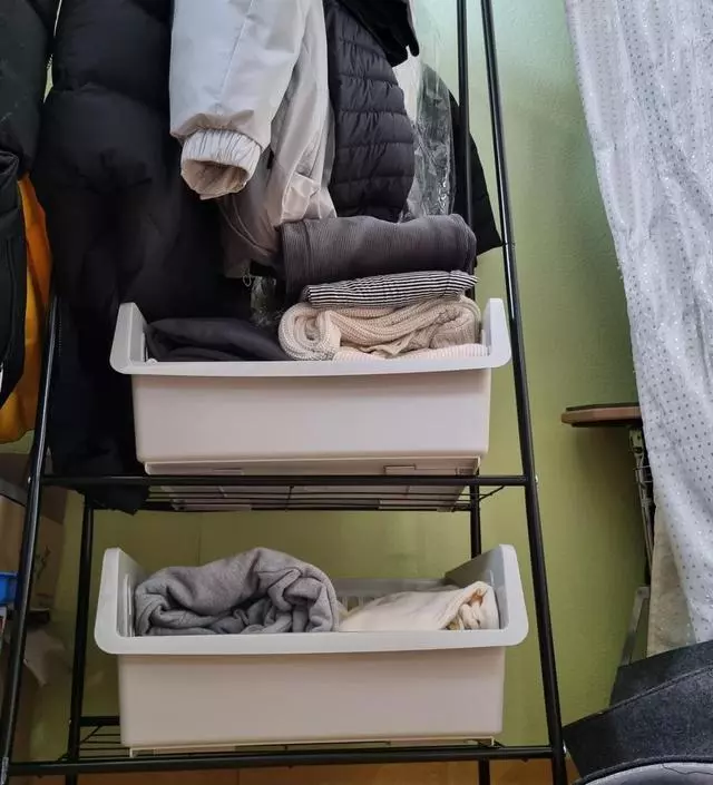 [네이버브랜드스토어 리뷰] 조립도 혼자할 수 있을만큼 쉬웠고 수납도 생각한만큼 되네요 다이소에서 바구니 2개 사