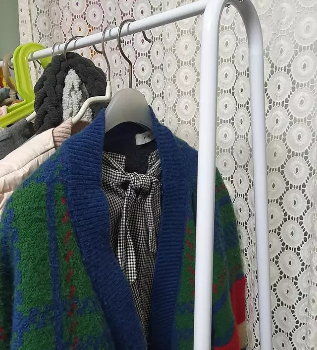 [네이버브랜드스토어 리뷰] 아주 견고하진 않지만 가성비 좋습니다 ~ 약간의 흔들리있지만 많이걸어도 넘어질 염려