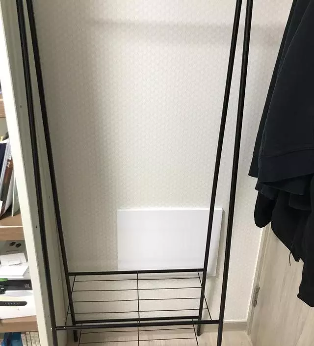 [네이버브랜드스토어 리뷰] 아들 방문뒤에 옷걸어둘게 필요해서 구매했는데, 딱 좋습니다. 조립도 어렵지 않고 철제