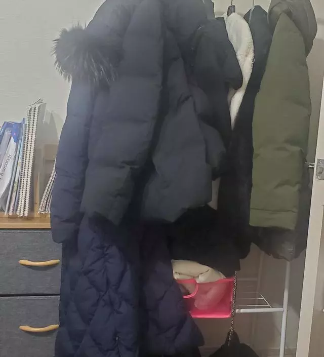 [네이버브랜드스토어 리뷰] 아이방에 간단히 두기 좋아요 겨울옷 몇벌 걸어놓았네요