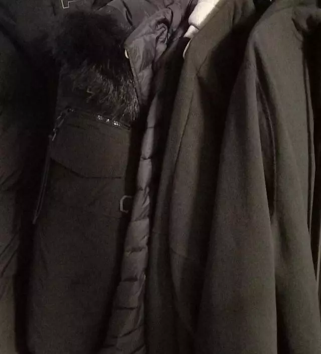 [네이버브랜드스토어 리뷰] 가격은 정말 저렴해요 아주 견고하지 않지만 가격대비 만족하고 사용하고있어요