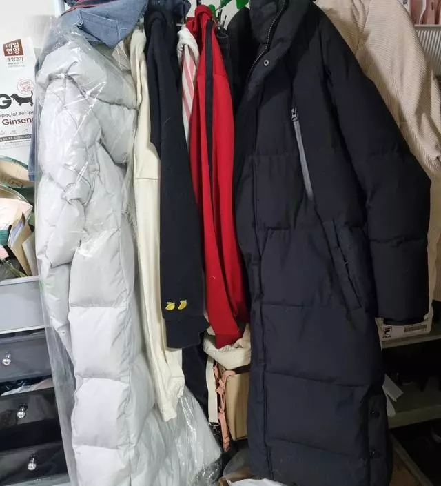 [네이버브랜드스토어 리뷰] 생각보다 작고 얇은데 내구도는 의외로 좋습니다. 수납공간도 잘 쪼개 쓸 수 있게 되어