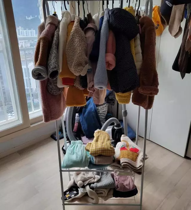 [네이버브랜드스토어 리뷰] 이정도 가격에.아주 가성비가 좋아요 . 여기저기 치렁치렁 널려있는 겉옷만 정리하고자