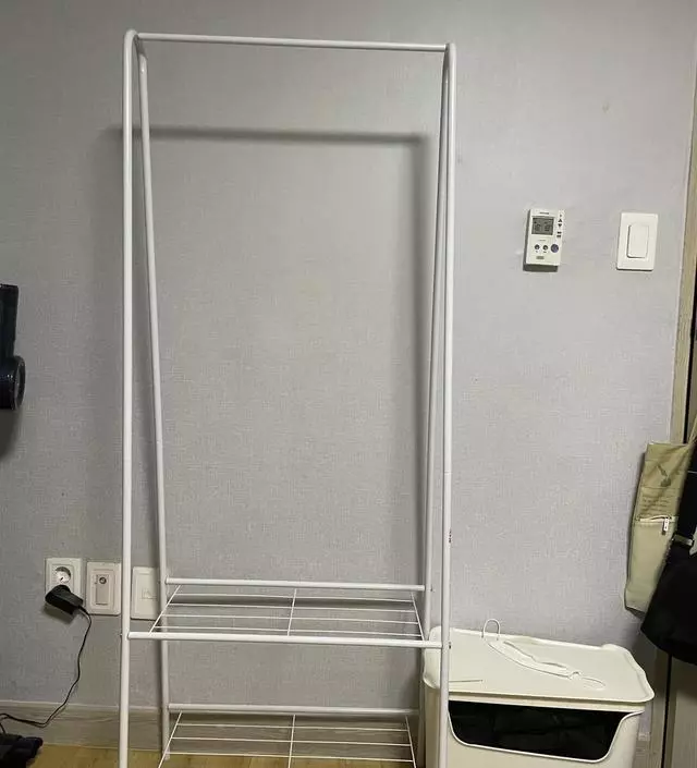 [네이버브랜드스토어 리뷰] 외투랑 잠옷 걸어둘 용으로 삿어요. 조립은 여자혼자 조립가능
