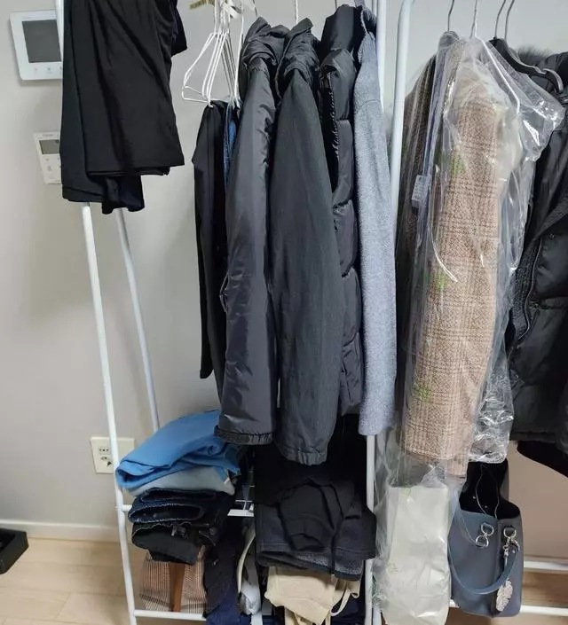 [네이버브랜드스토어 리뷰] 디자인도 마음에 들고 공간도 많이 차지 하지 않으면서 수납력도 좋습니다. 자취하는 아