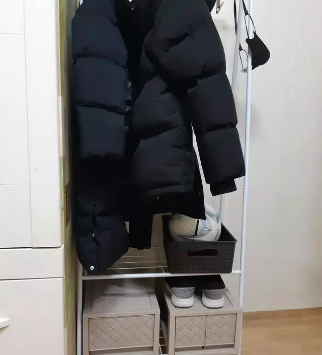 [네이버브랜드스토어 리뷰] 좀 무게감이 부족한데 가성비 생각하면 만족합니다. 초딩 6 아들방에 잘 쓰고 있어요.수