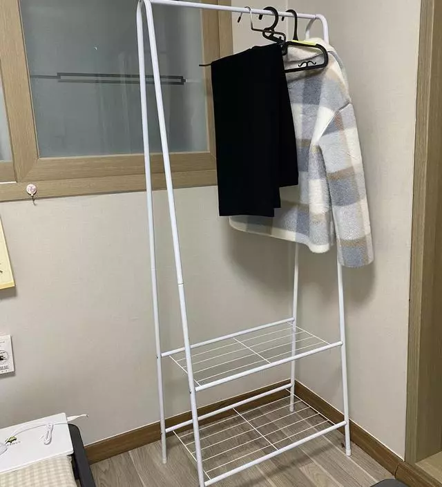 [네이버브랜드스토어 리뷰] 솔직히 말하면 엄청 견고하진 않지만 가격 대비 굉장히 괜찮은 물건이에요! 옷 많이 걸