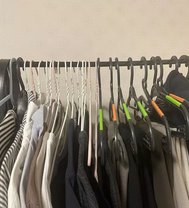 [네이버브랜드스토어 리뷰] 높이나 길이 다 좋습니다. 다만 나사가 헛도는 부분이 있어 힘줘서 나사를 넣어 조립했