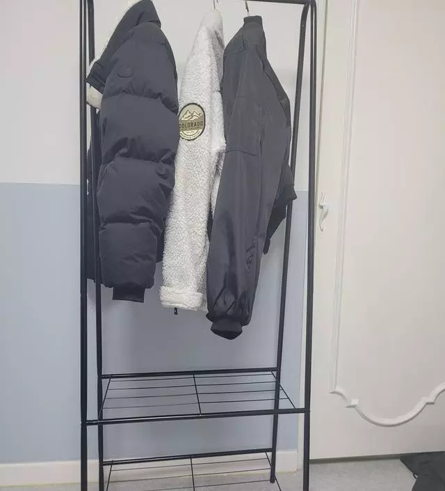 [네이버브랜드스토어 리뷰] 틈새를 활용할 작은 행거가 필요했는데 사이즈가 딱이네요. 조립도 쉽고 적당히 견고하