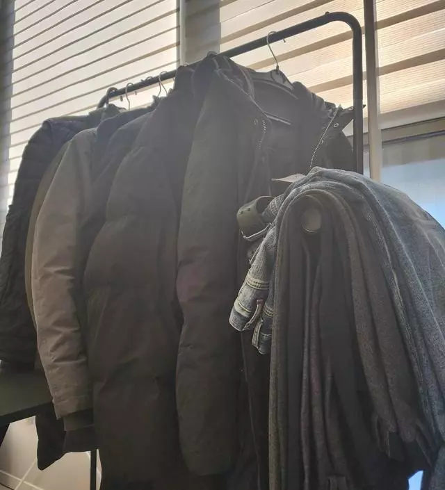 [네이버브랜드스토어 리뷰] 패딩에 점퍼에 쟈켓까지 걸어놔도 짱짱합니다요.