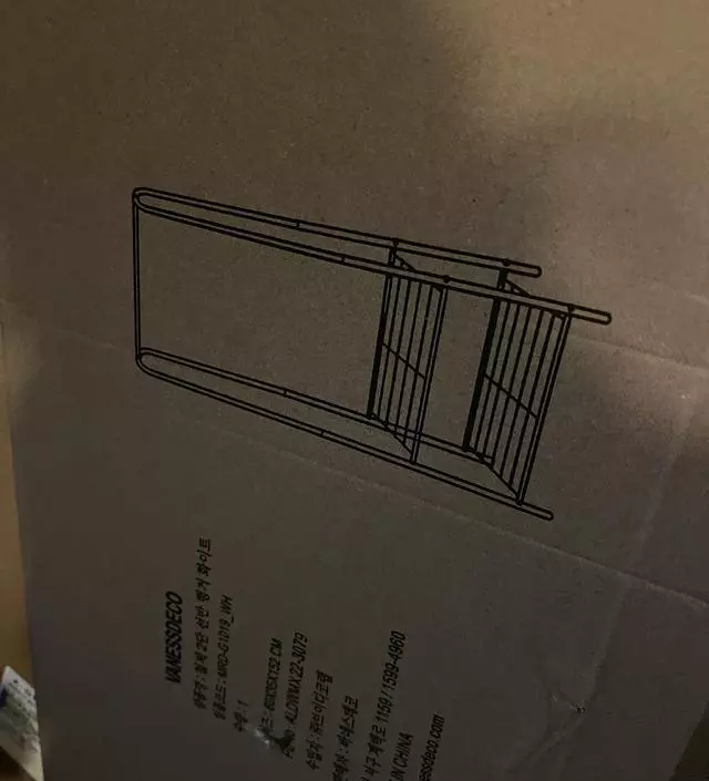 [네이버브랜드스토어 리뷰] 사실아직 이사갈곳에 설치할거라. .받기만했네요 ㅠ. .배송은 무척빨랏어요