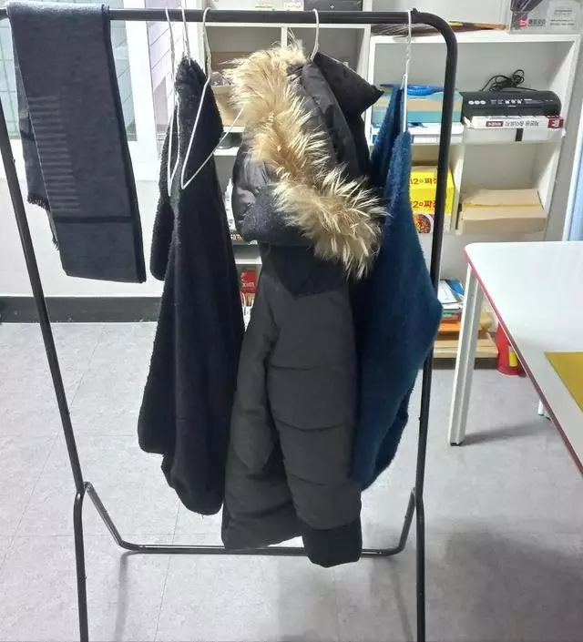 [네이버브랜드스토어 리뷰] 가볍지만 튼튼하고 모양도 세련됩니다. 강추합니다.