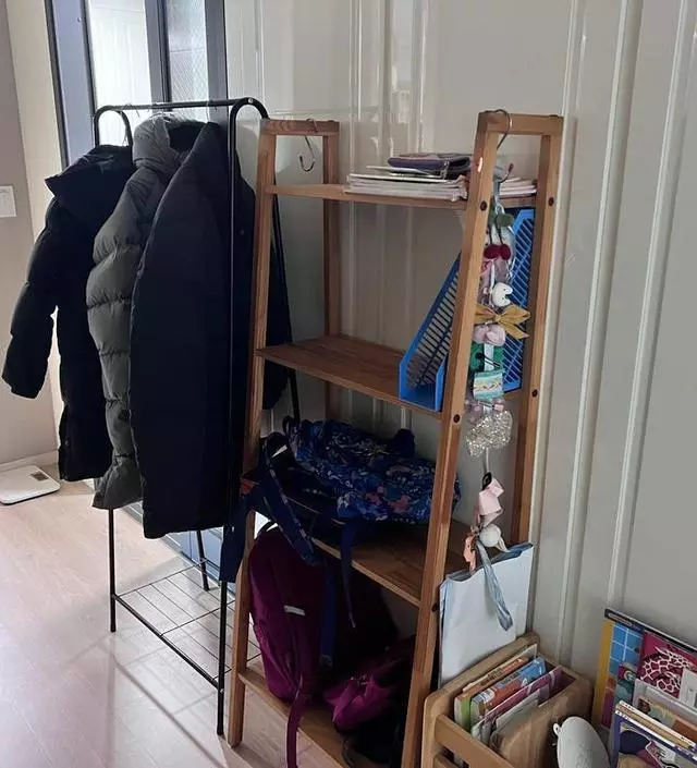 [네이버브랜드스토어 리뷰] 애들이 옷을 아무데나 내팽겨쳐서 도저히 안되겠어서 작은 행거를 찾아헤매다 드뎌 구매