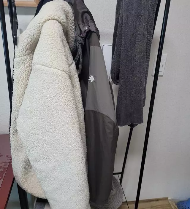 [네이버브랜드스토어 리뷰] 수납할 수 있는 공간이 있어 편하네요.
