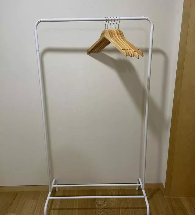 [네이버브랜드스토어 리뷰] 깔끔한데 얇은 철제라 약해요~ 옮길때마다 위쪽이 쑥 빠지네요