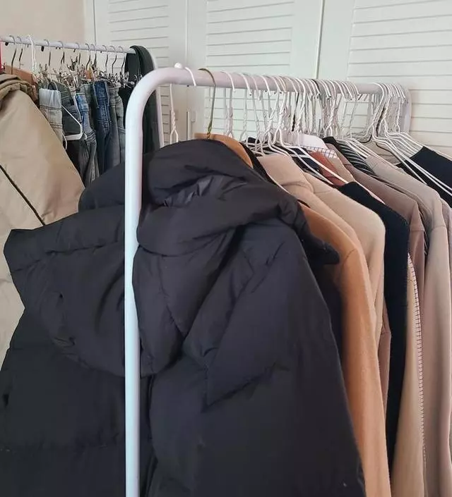 [네이버브랜드스토어 리뷰] 제품이 약간 긁힌부분이 있지만 조립은 원활하게 잘되고 디자인도 생각한대로 입니다!
