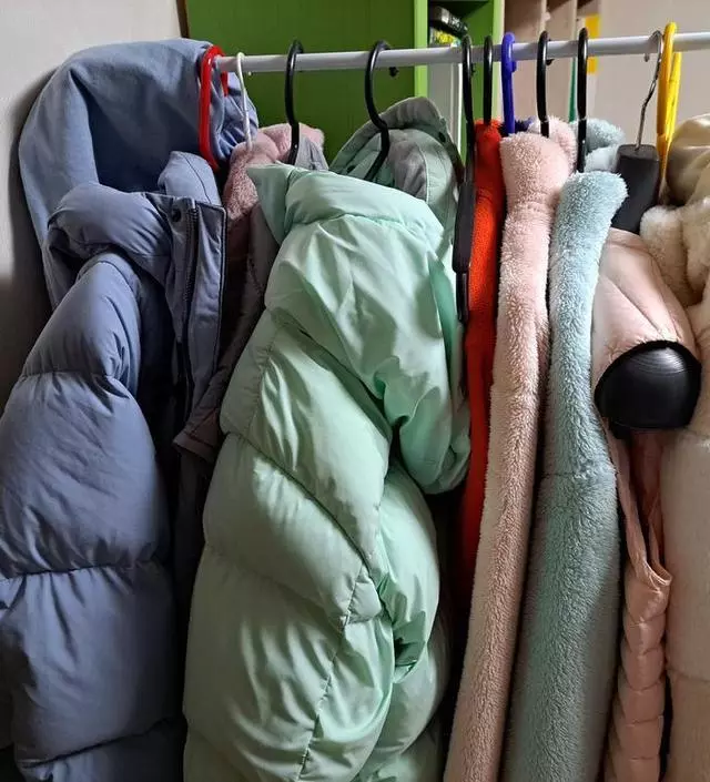 [네이버브랜드스토어 리뷰] 애들 외투 걸이용이예요.
