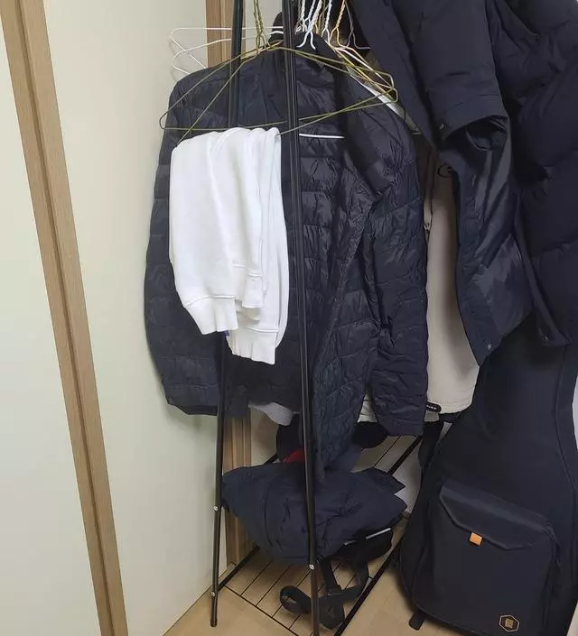 [네이버브랜드스토어 리뷰] 겨울옷을 걸어놓기에 조금 작다는 생각이 드네요
