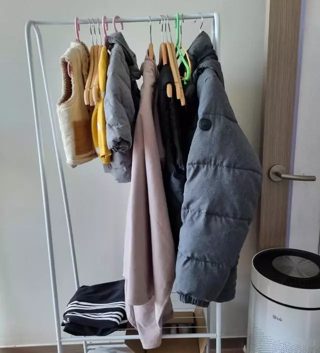 [네이버브랜드스토어 리뷰] 외출후 입었던 옷을 옷장 안에 걸어놓기가 그랬는데...이걸 산 후로는 바로 여기에 직행