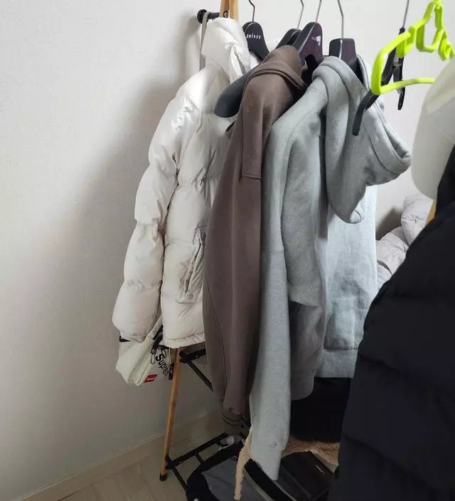 [네이버브랜드스토어 리뷰] 지저분한 중학생 방에 하나 들여놔주니 좀 옷을 거네요
