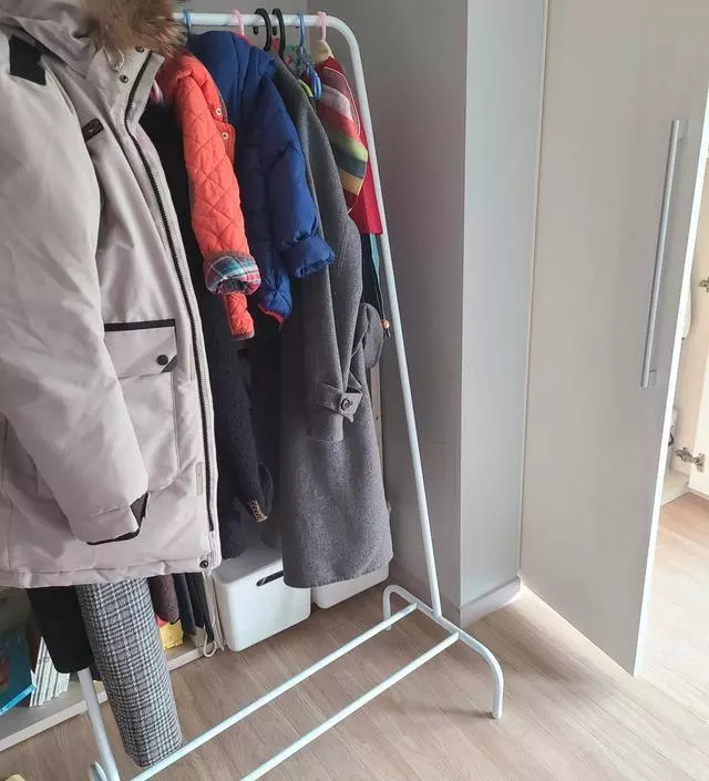 [네이버브랜드스토어 리뷰] 옷을 너무 많이 걸었을까요? 휘었어요, ㅜㅜ