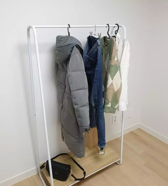 [네이버브랜드스토어 리뷰] 행거하나 사려고해도 종류가 넘 많아서 계속 검색하고 고민하던중에 요게 눈에 딱 들어