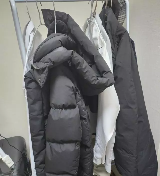 [네이버브랜드스토어 리뷰] 밑 부분이 허무하게 휘어버리긴 했지만 좁은 공간에 만족스런 수납공간을 만들어줘서 좋