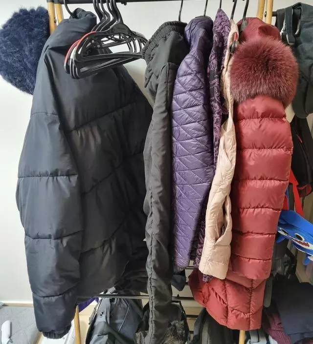 [네이버브랜드스토어 리뷰] 사진과 똑같아요. 옷도 걸고 일부 수납도 하고 만족합니다.