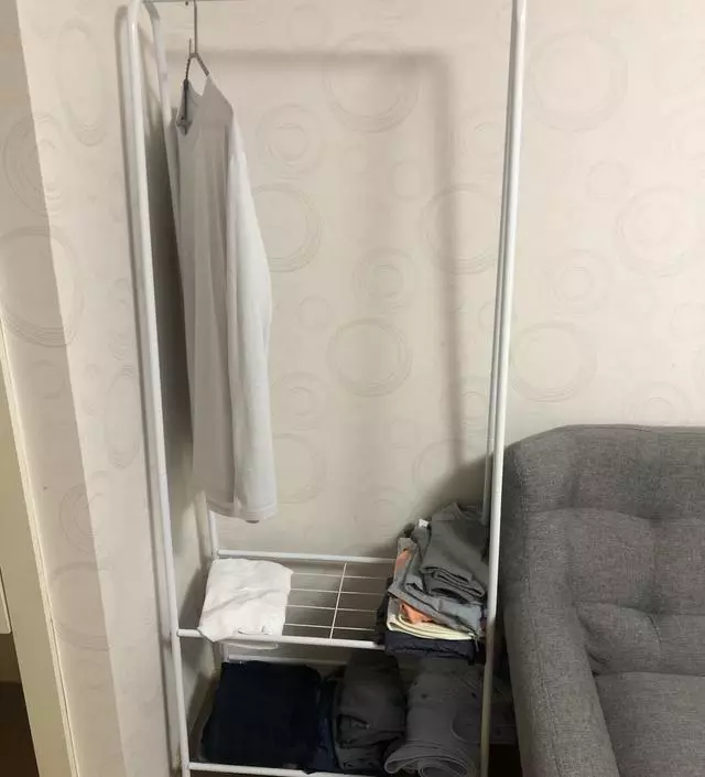 [네이버브랜드스토어 리뷰] 배송은 좀 오래걸렸지만 깔끔해서 맘에 들어요. 혼자 조립하기도 쉬웠어요.