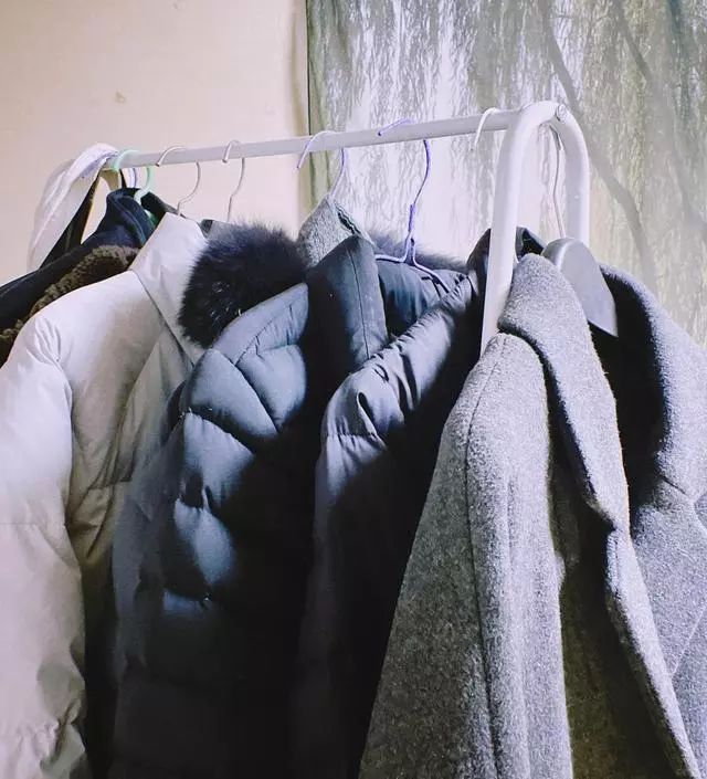 [네이버브랜드스토어 리뷰] 입었던 외투 거는 행거로 쓰는데 정말 딱이에요 잘 샀어요