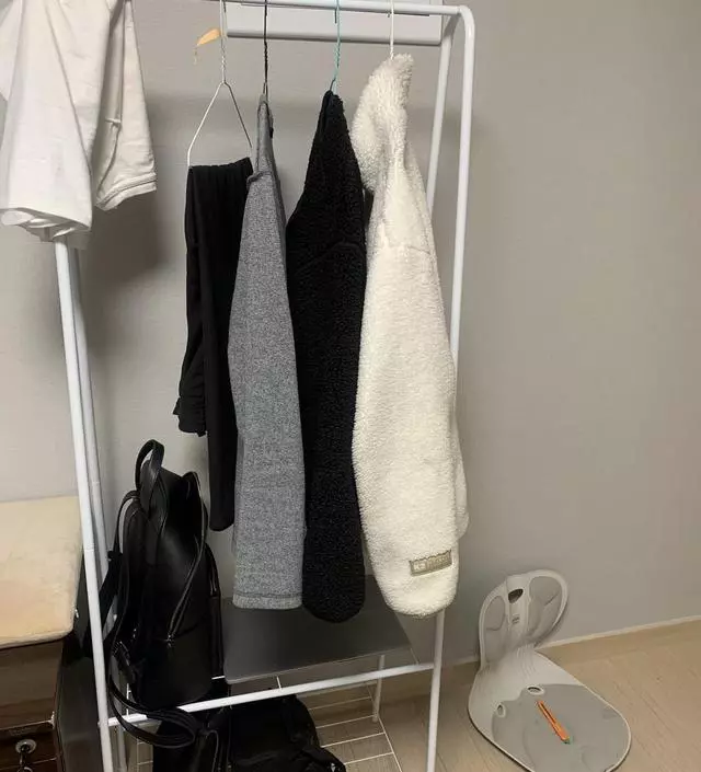 [네이버브랜드스토어 리뷰] 가격대비 괜찮아요! 조립하고나니 조금 덜컹덜컹거리면서 수평이 맞지 않는데 쓰는데 지