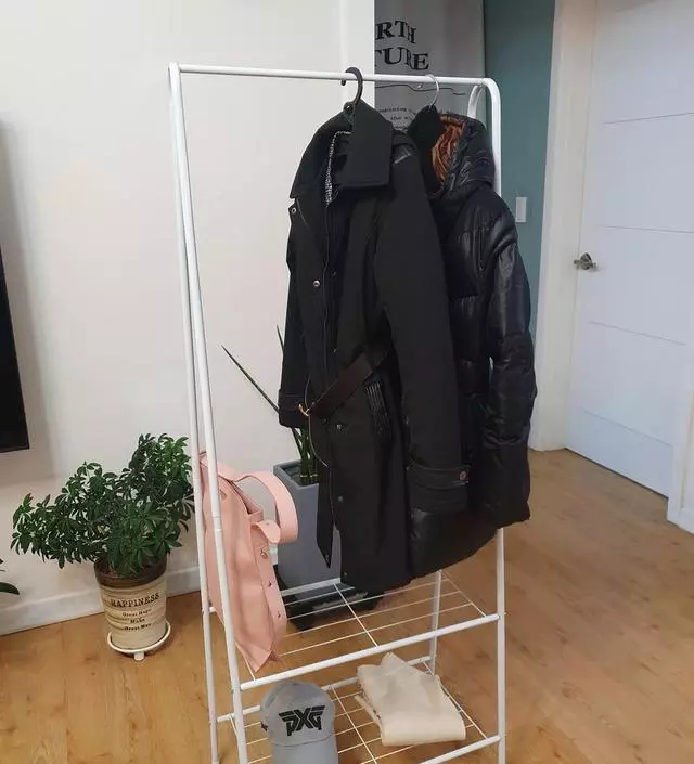 [네이버브랜드스토어 리뷰] 조립은 30분내외걸렸고 은근 튼튼하고 폭은 좁고 높인 충분해 하프까지는 안쪽에 걸리고