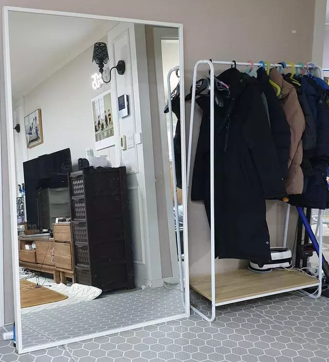 [네이버브랜드스토어 리뷰] 박스가 깨져있어서 걱정했는데 스펀지랑 나무꼭지점마다 플라스틱끼우개를 껴주셔서 무