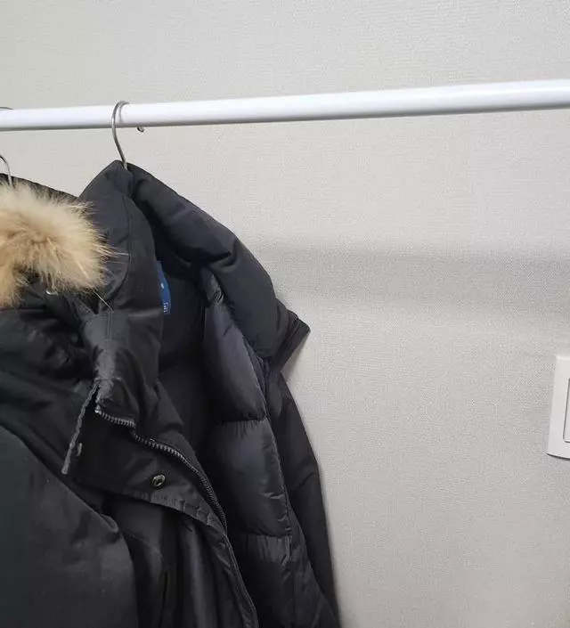 [네이버브랜드스토어 리뷰] 외출했던 옷 걸어 놓으려고 구매했어요
