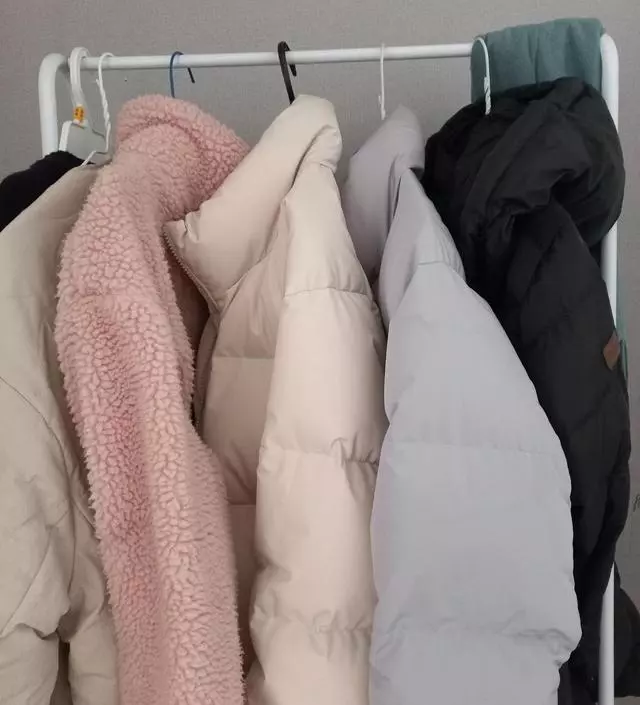 [네이버브랜드스토어 리뷰] 자주 입는 겨울옷 옷장에 넣었다 뺏다 하기 힘들어서 구입했는데 사이즈도 겨울외투 5-