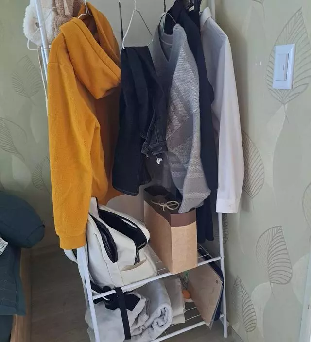 [네이버브랜드스토어 리뷰] 사이즈 쟀더니 옷장옆면이랑 사이즈 딱 맞아서 좋아요
