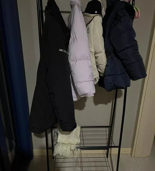 [네이버브랜드스토어 리뷰] 생각보다 견고하고 좋아요. 겨울철 외투 보관용으로 잘 썼어요