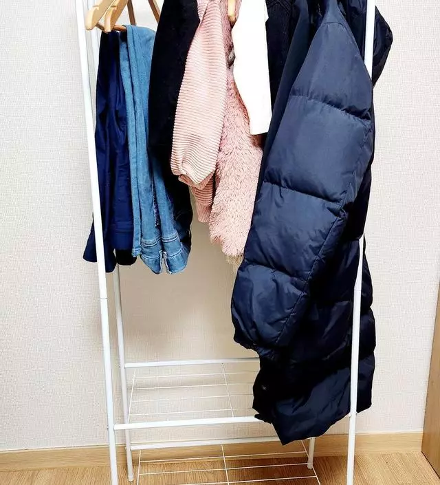 [네이버브랜드스토어 리뷰] 가성비갑이네요  널브러져있던 옷들 깔끔히 정리됐어요 균형도좋고 선반도있어서 물건올