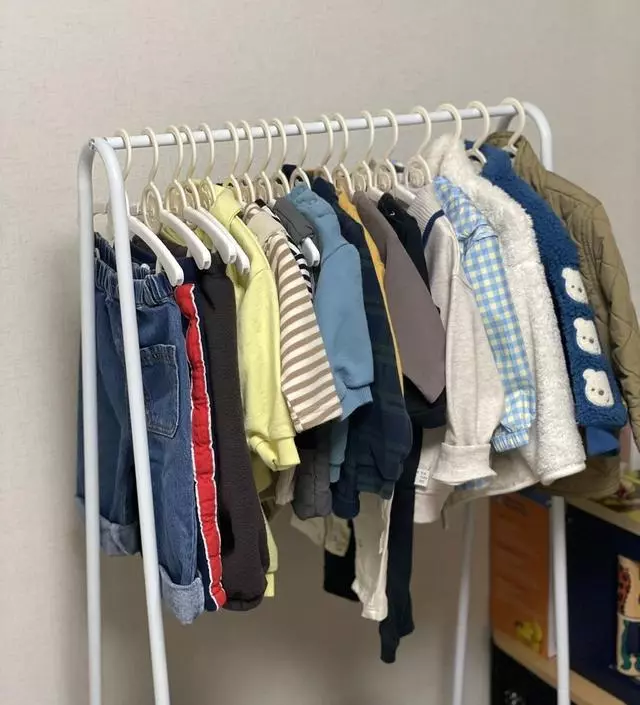 [네이버브랜드스토어 리뷰] 아이 옷 걸어둘 행거로 사용하려고 샀어요! 저렴하고 마음에 들어요!!