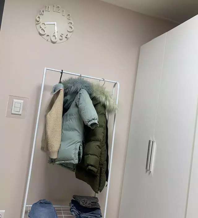 [네이버브랜드스토어 리뷰] 조립도 간편하고 예쁘네요  공간을 많이 차지하지않아 좋아요