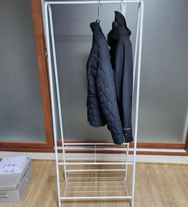 [네이버브랜드스토어 리뷰] 롱코트를 걸 수 있었으면 더 좋았겠지만 가격대비 훌륭해요. 입었던 옷 걸어놓을 용도로