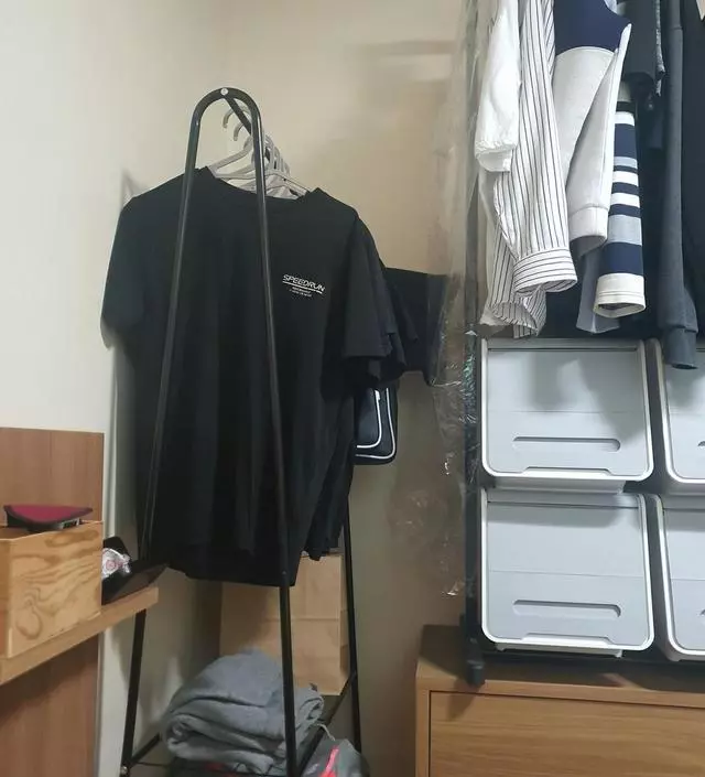 [네이버브랜드스토어 리뷰] 사이즈를 잘 못 작성해서 원래 놓으려던 방향이랑 반대로 놓고 쓰는데 좋아서 그냥 씁니